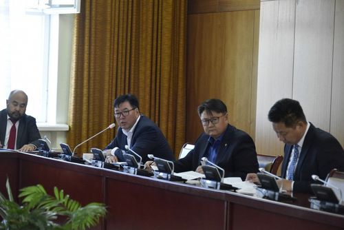 Л.Халтар: Циркийн үйл ажиллагааг хэвийн явуулахыг шаардаж байгаа